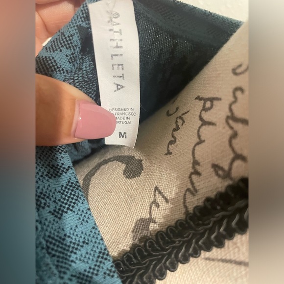 Athleta Blue Sleeveless Scoop Neck Top - Picture 2 of 6